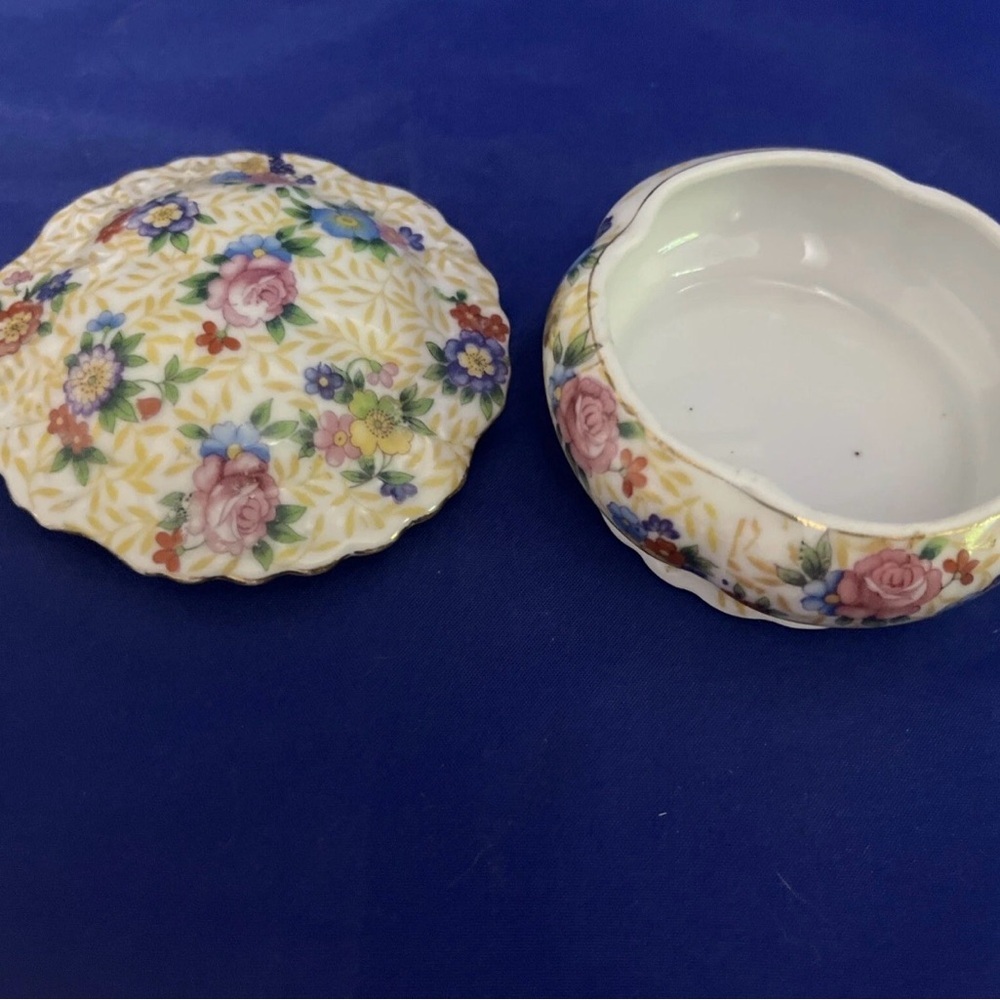 Vintage Gold castle Vintage Floral Trinket Box Made In Japan EUC - Picture 3 of 5